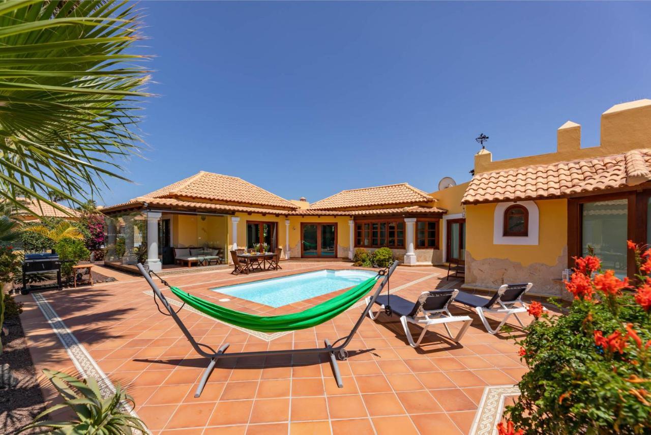 Relax 2 Private Pool By Holidays Villa *